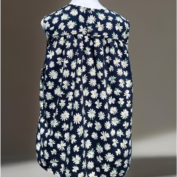 Old Navy Sleeveless Tie Front Daisy Top - Picture 2 of 7